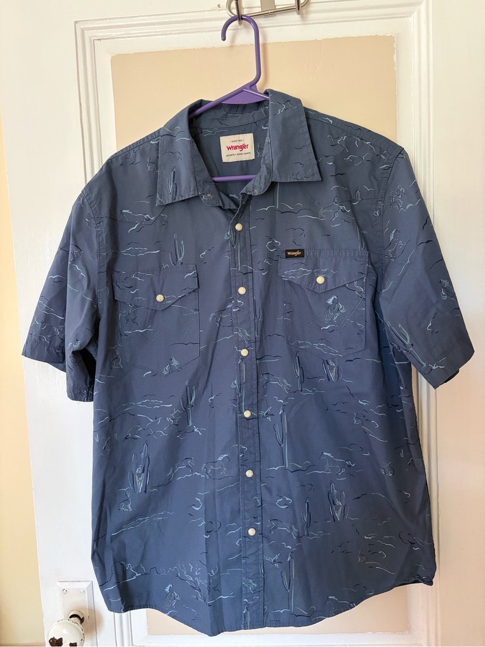 Wrangler Blue Short-Sleeve Button-Down Shirt with Subtle Print